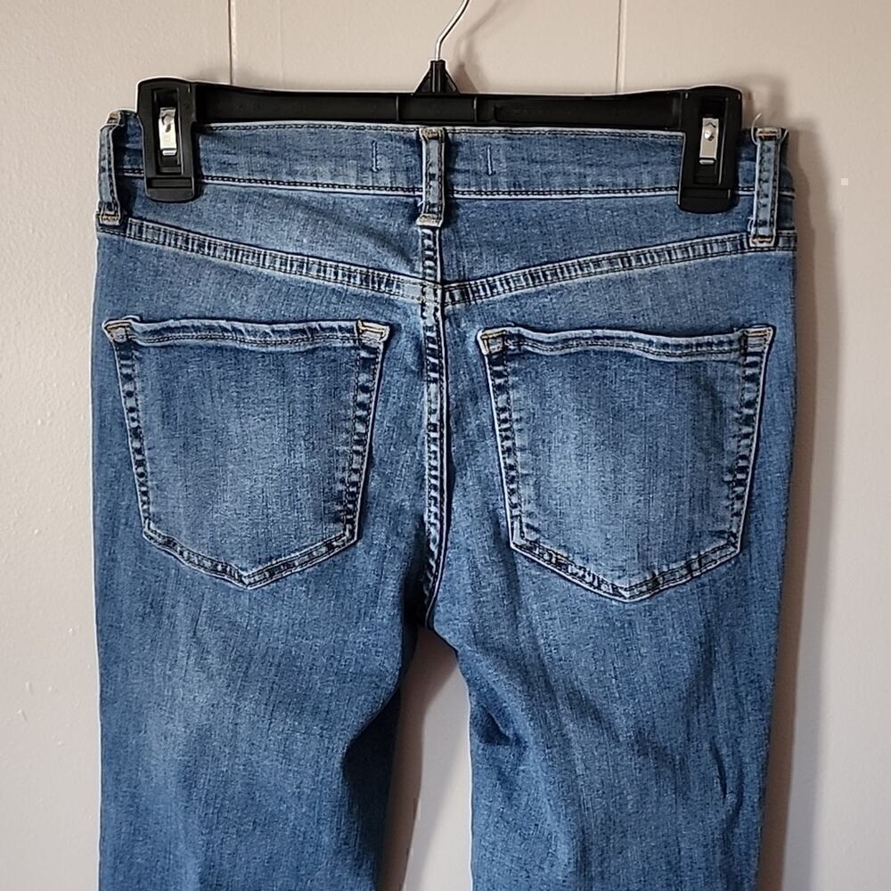 Free People Size 26R Busted Knee Skinny Jean Mid Rise Distressed Boho Blue - Picture 5 of 7